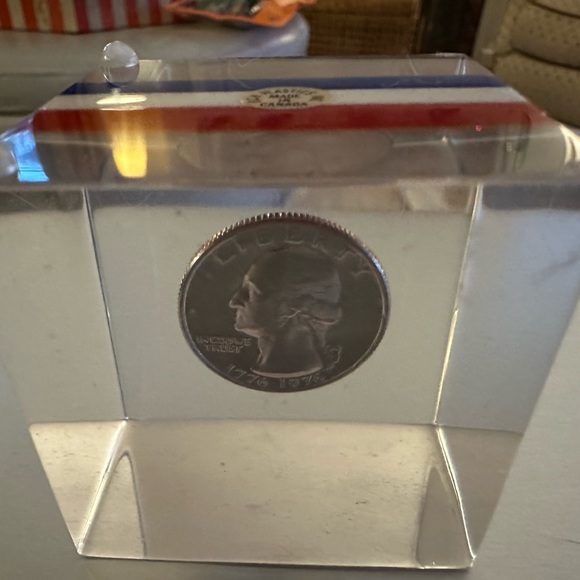 Vintage Lucite Coin Cube Paperweight 1976 bicentennial Quarter B. C. H. Plastics - Picture 3 of 6